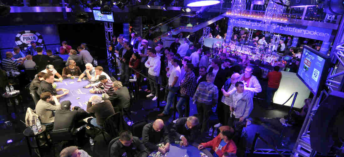 Photo of the Casino Floor during Day 1A play