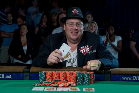 2010 Bracelet Champion #44 -- Gavin Smith